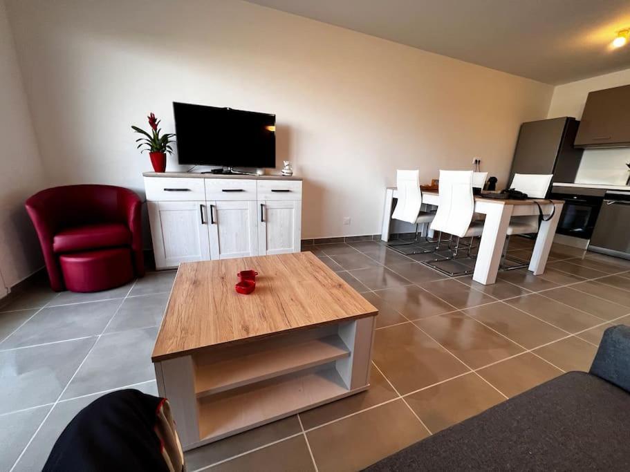 T2 Neuf + Piscine, 5 Mn A Pied Des Plages Apartment *